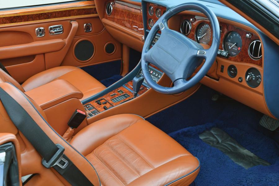 Интерьер Bentley Azure 1995 года  (UK) (фото 7 из 12)